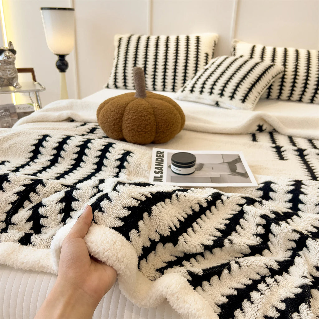 1PC Reversible Fluffy Sherpa Lined Blanket, Ultra Soft Heavyweight Fleece Blanket, Stylish Decorative Warm Blanket for Living Room Apartment