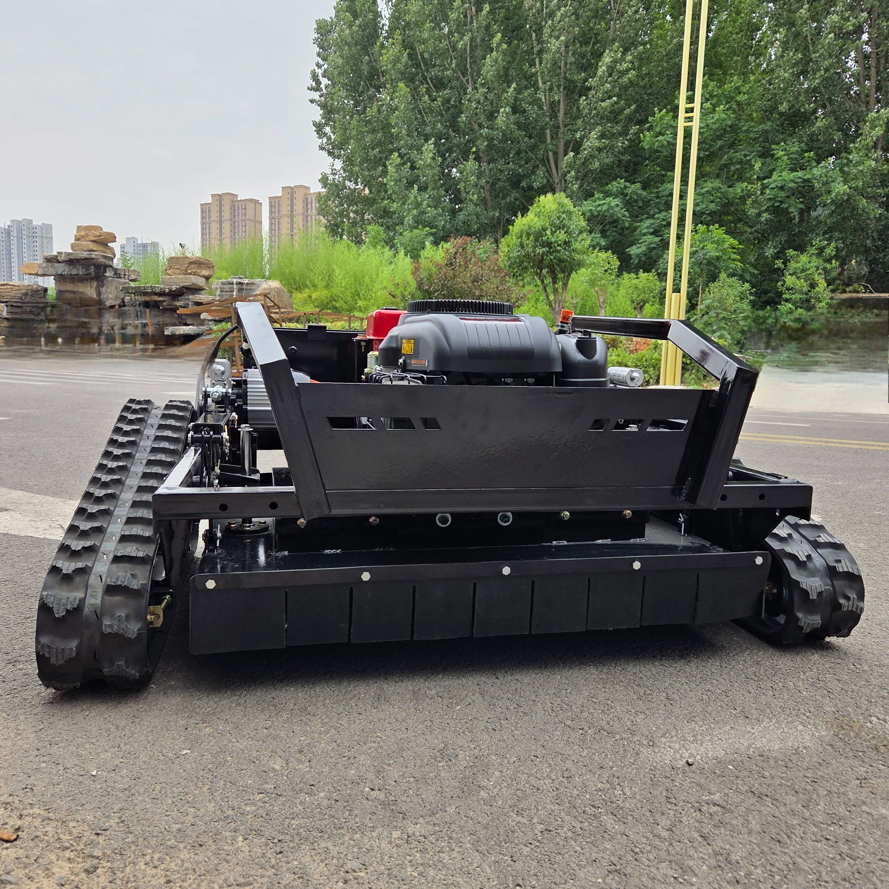 1000mm Cutting Width 4000㎡/h High Efficiency Working Self-Generating System Long-Lasting Mobility Flexible Smart Lawn Mower