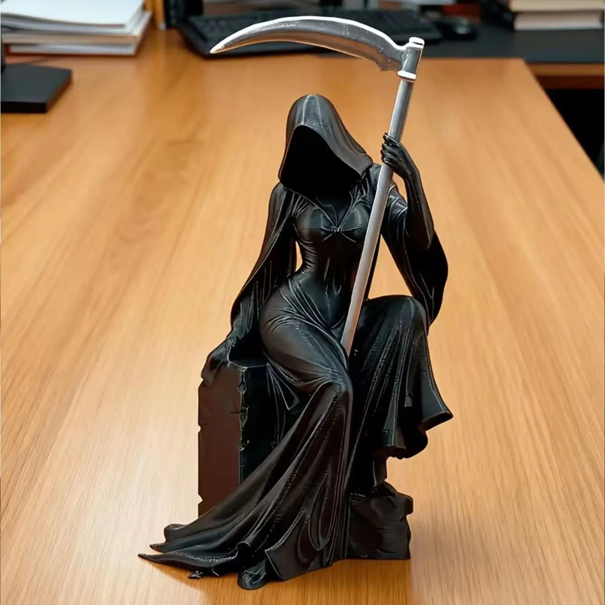 1 piece of dark seated female Grim Reaper ornament, sickle and pocket robe shaped artistic statue, niche style accessory
