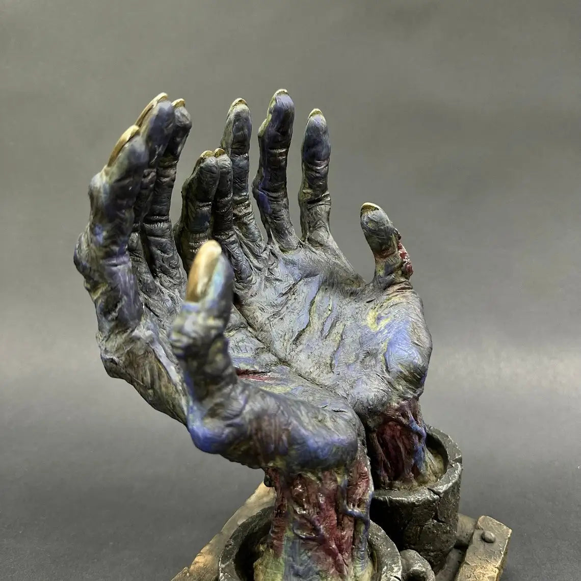 Zombie Hand Statue Bookshelf Figurine Halloween Zombie Sculpture Phone Holder Home Desk Decor Party Haunted House DIY Decoration