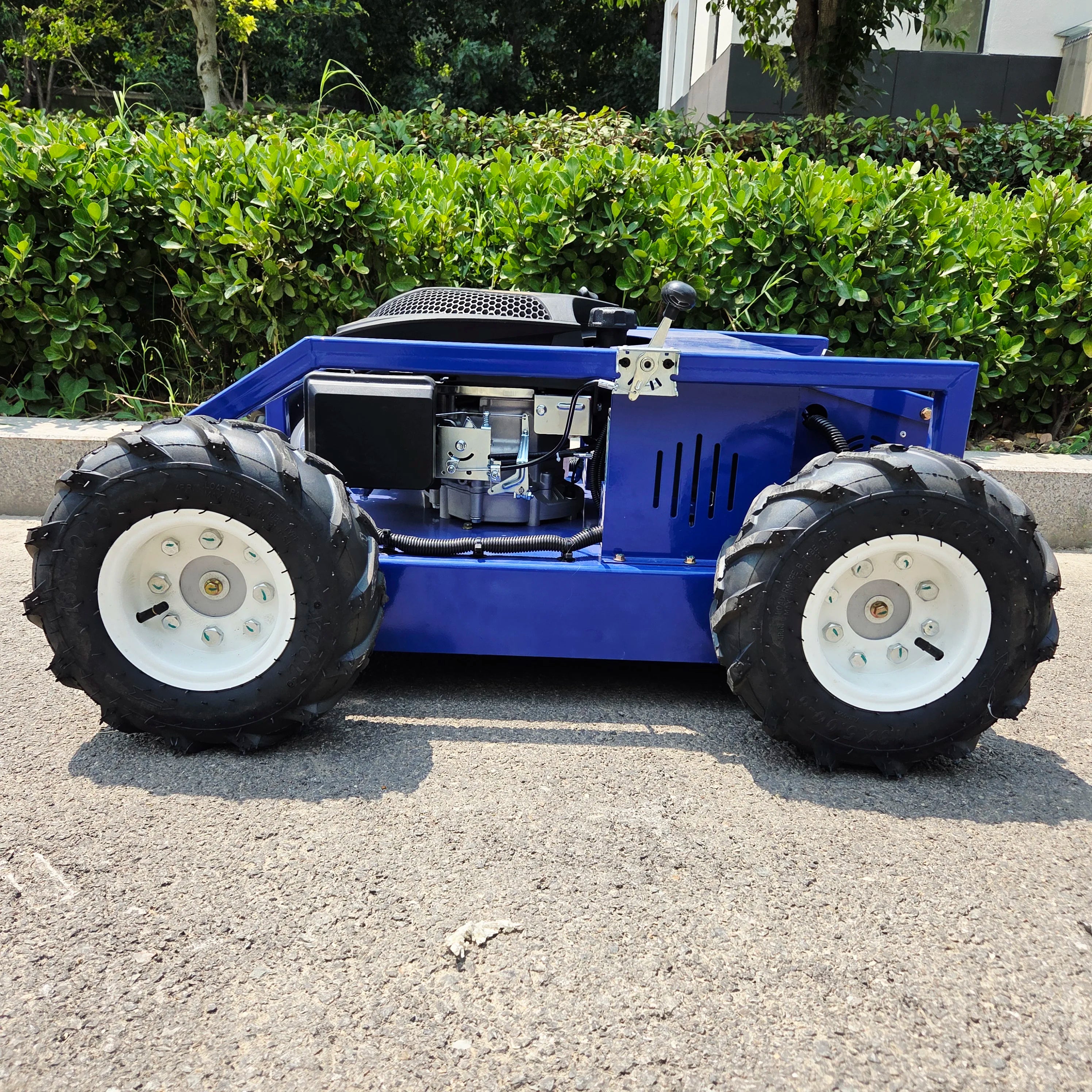 Ergonomic Lawn Mowers Self Propelled Gas CE/EU5/EPA 1500 ㎡/h 5KM/H 45° Support Customization Made in China Compact Body