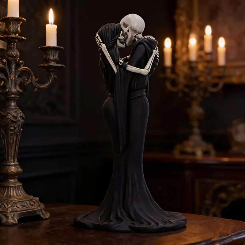 Skeleton couple statue, Halloween resin ornament, suitable for indoor home decoration, mysterious and dark atmosphere sculpture