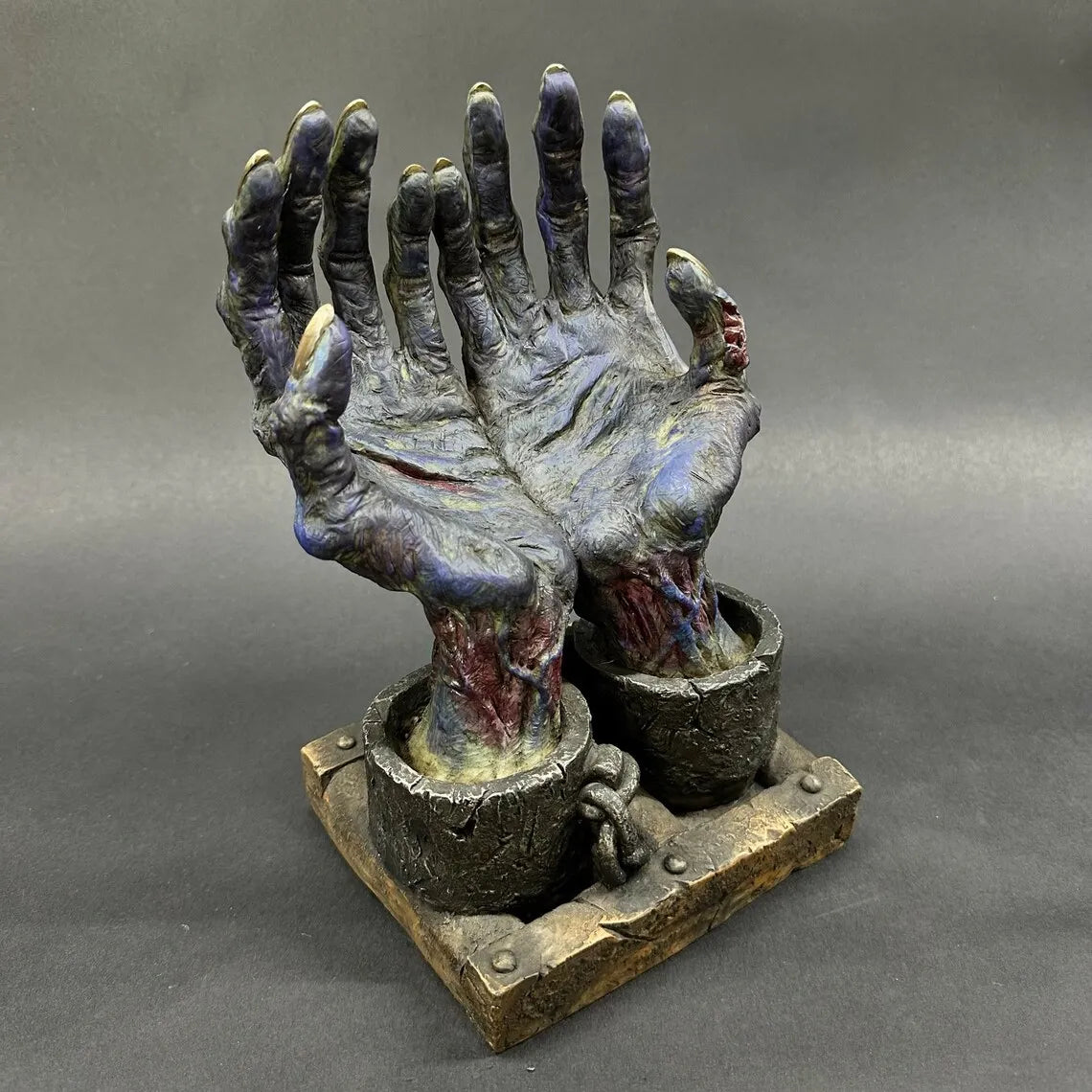 Zombie Hand Statue Bookshelf Figurine Halloween Zombie Sculpture Phone Holder Home Desk Decor Party Haunted House DIY Decoration