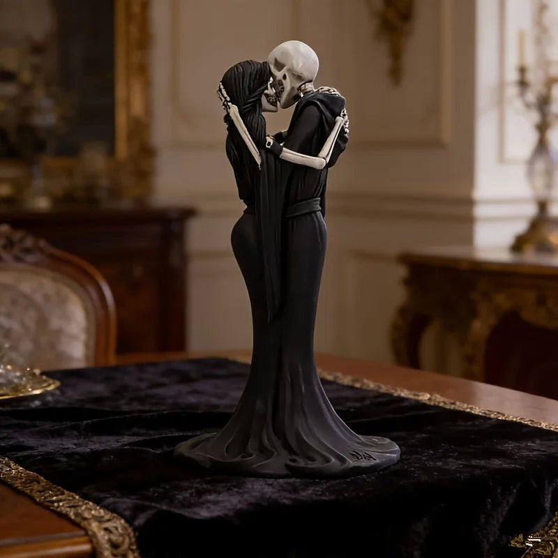 Skeleton couple statue, Halloween resin ornament, suitable for indoor home decoration, mysterious and dark atmosphere sculpture