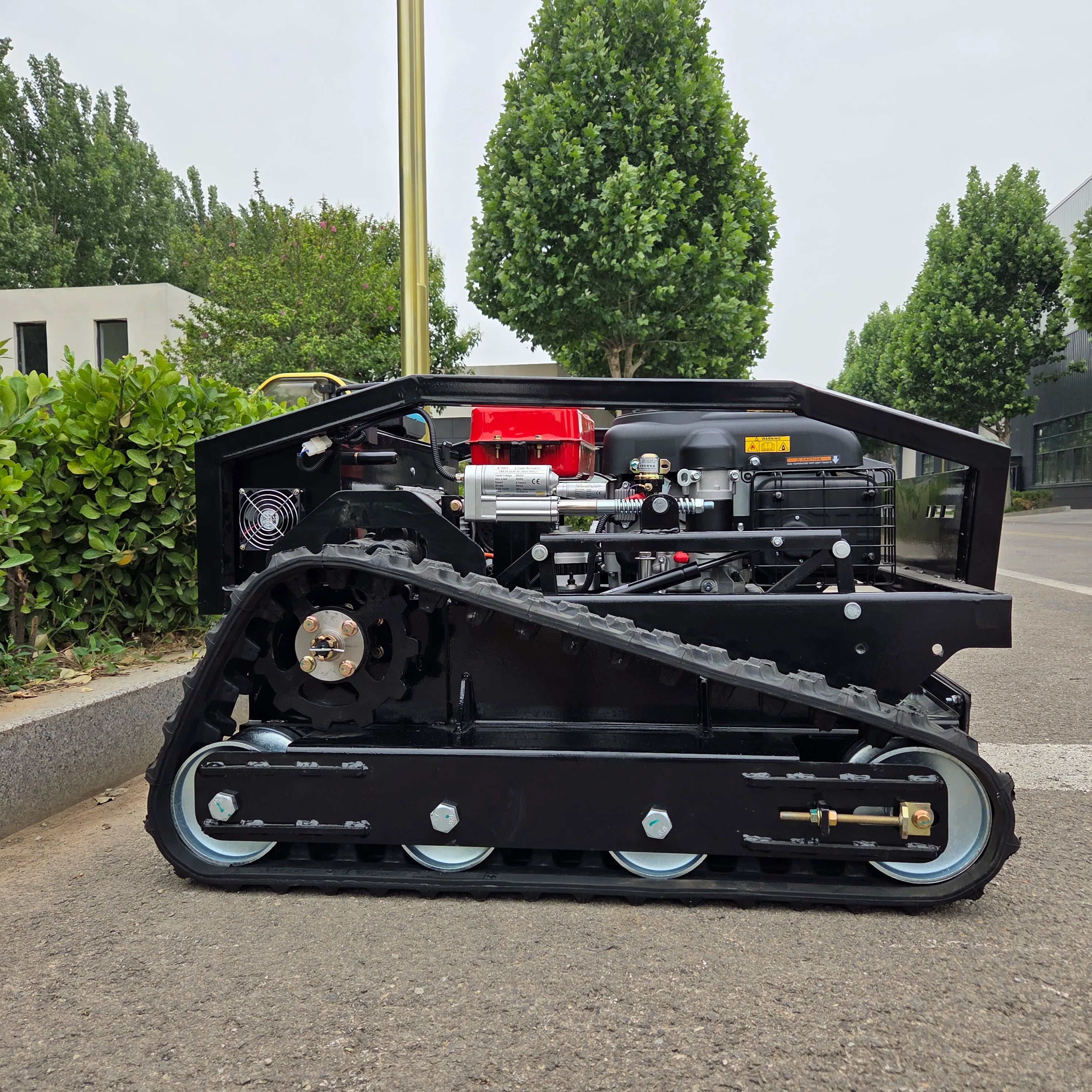 1000mm Cutting Width 4000㎡/h High Efficiency Working Self-Generating System Long-Lasting Mobility Flexible Smart Lawn Mower