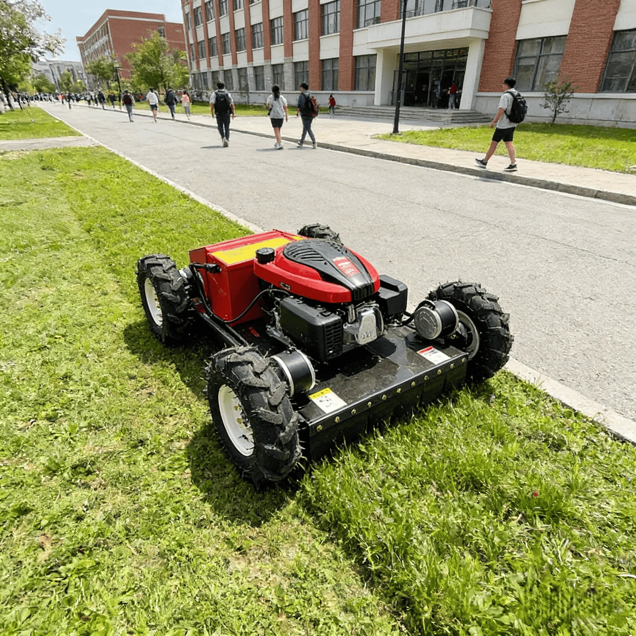 Landscaping Garden Machinery 100% Remote Control Reel Mower Lawn Mower Garden Crawler Grass Cutter Lawn Mover